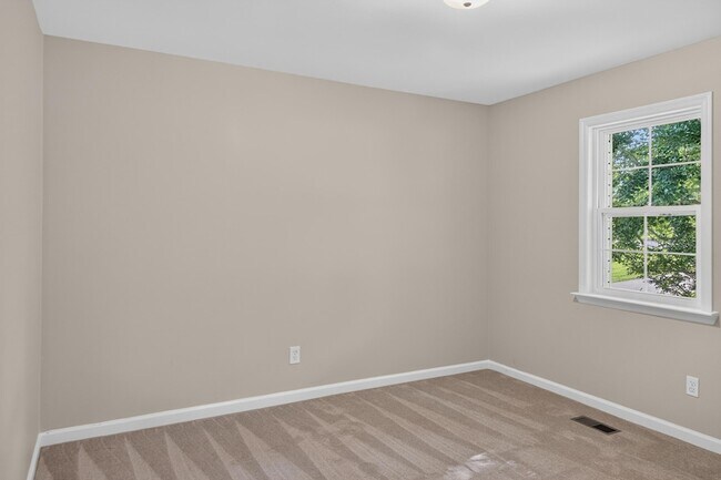 Building Photo - 9512 Heathwood Dr