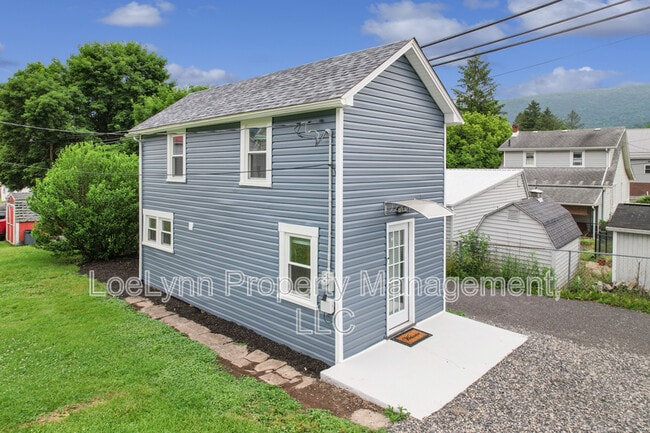 Building Photo - 14210 Temple St