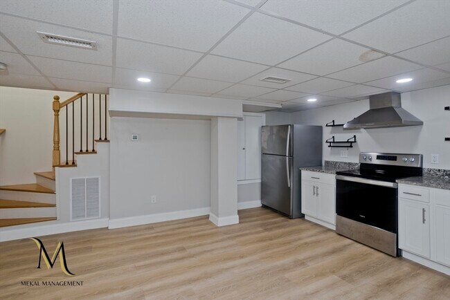 Building Photo - 78 Elm St