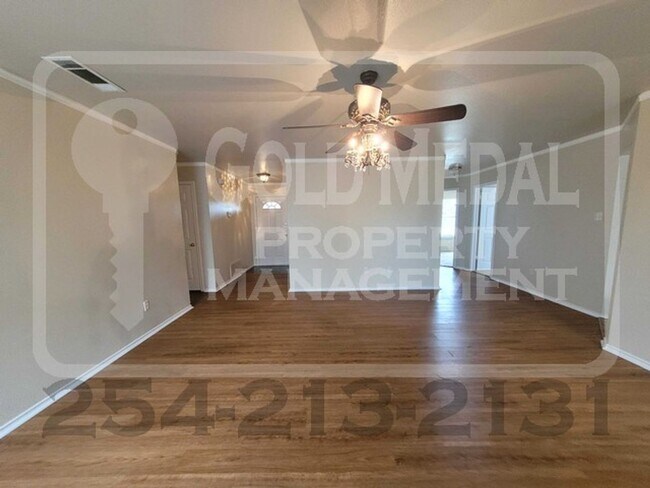Building Photo - Charming 4-Bed, 2-Bath now available for r...