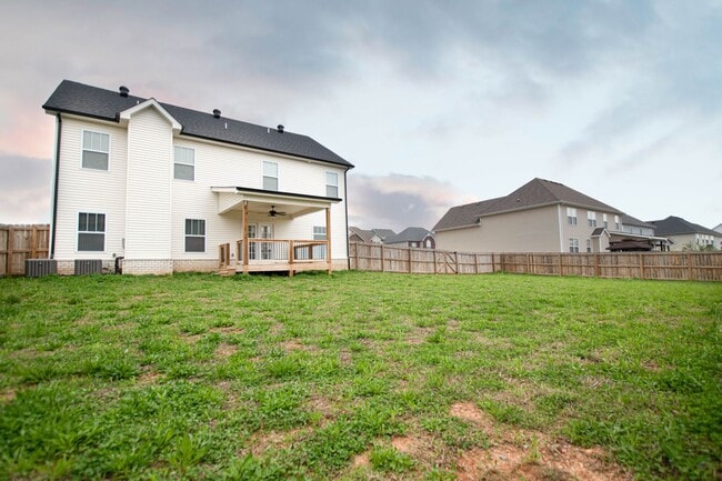 Building Photo - Pet Friendly Four Bedroom!