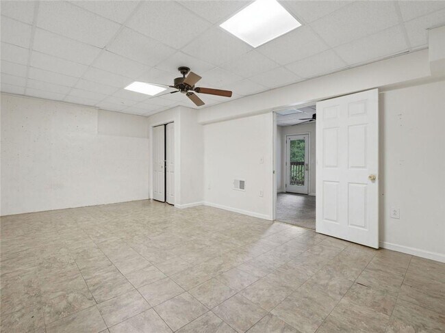 Building Photo - 166 Cove Hill