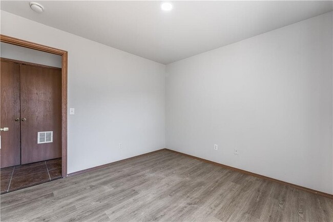 Building Photo - 322 E Southern Trace Dr