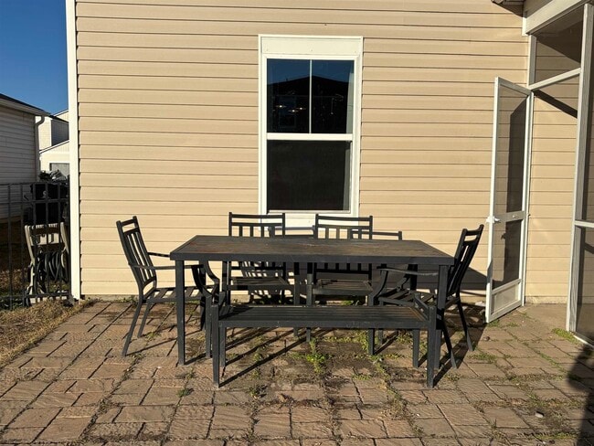 Building Photo - 523 Salty Pine Dr