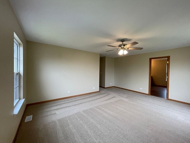 Building Photo - Single Family Home for Rent in Marengo! Available Mid August 2026!