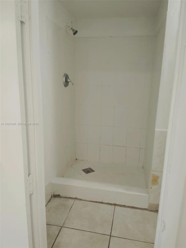 Building Photo - 2645 NW 21st Ave