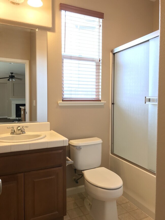 Building Photo - 1235 Bluegrass Ct
