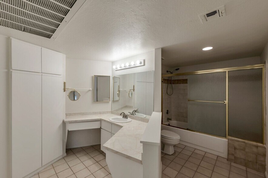 Building Photo - 16739 E El Lago Blvd
