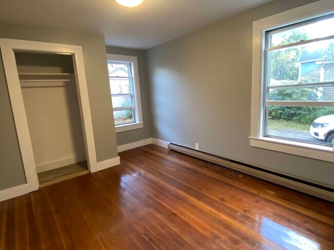 Building Photo - 49 Walnut St