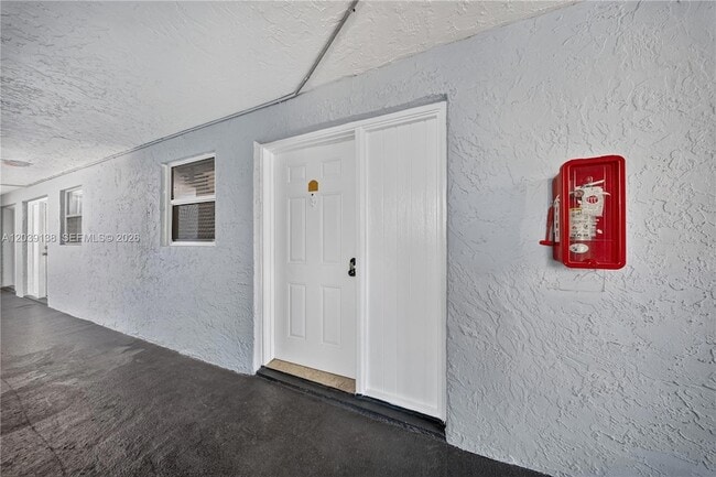Building Photo - 9351 Fontainebleau Blvd