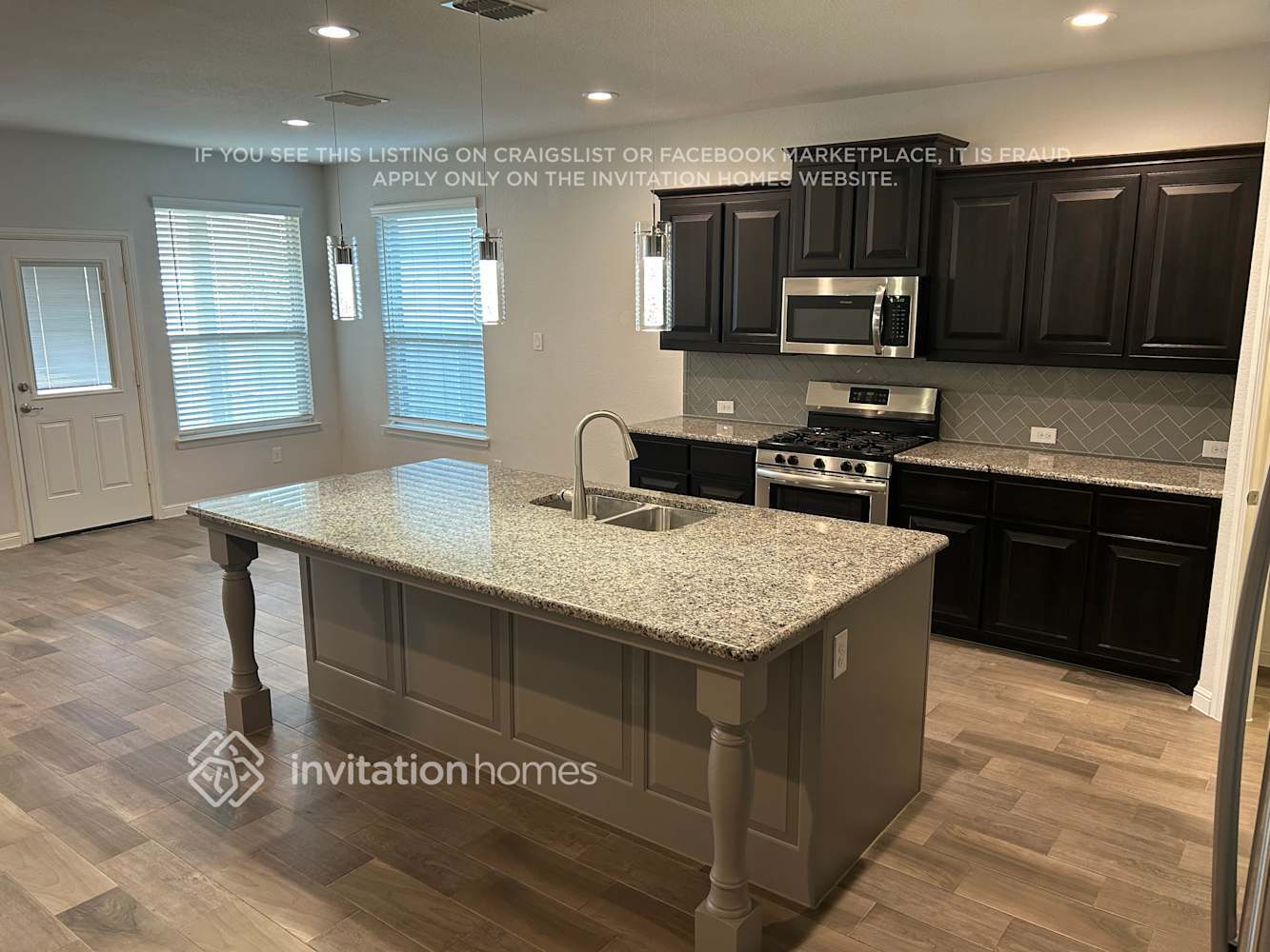 Building Photo - 2512 Candle Ln