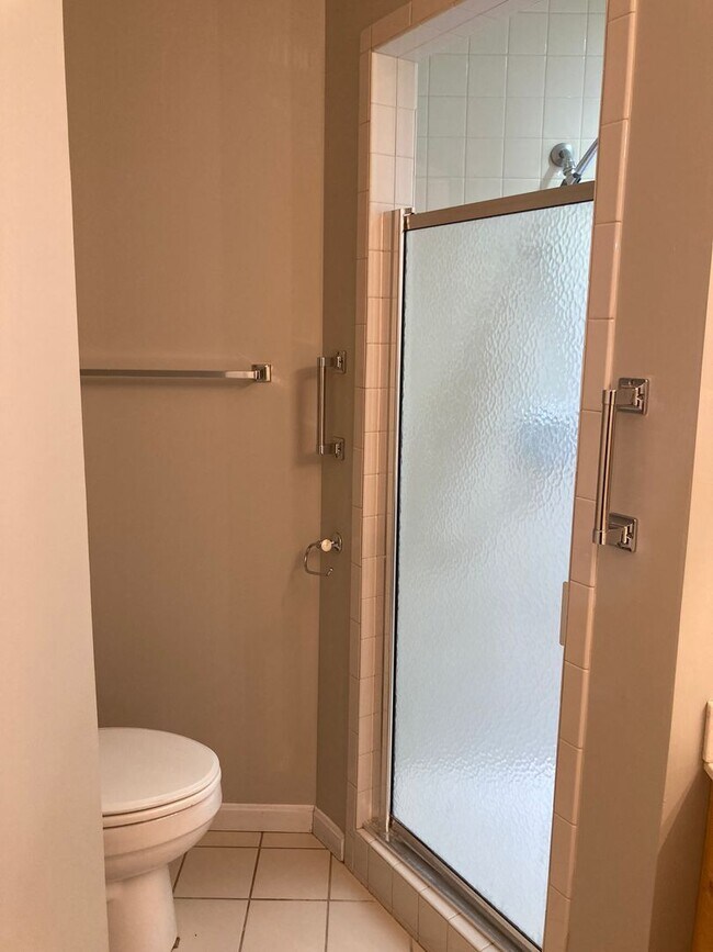 Building Photo - LOCATION LOCATION Location!  Close to Baptist Health Hospital, Shopping, & More