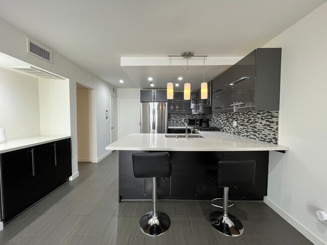 Building Photo - MOVE-IN READY, NoHo Arts 1+1, upgraded con...