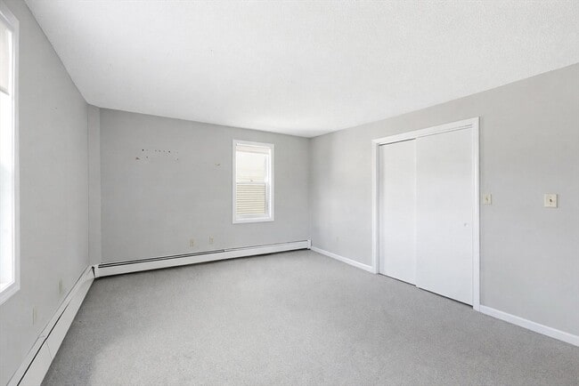 Building Photo - 146 Hecla St