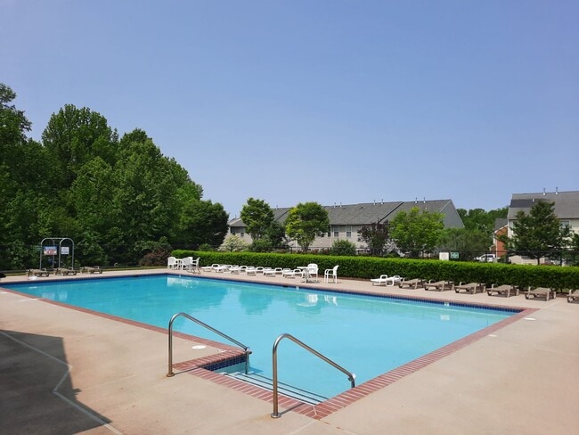 Building Photo - 4 bedroom end unit with garage in Liberty Crossing