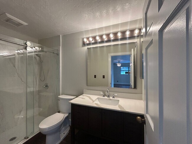 Building Photo - STUNNING 4BR/2BA Home with PRIVATE POOL & ...