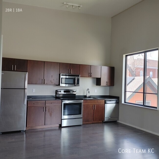 Building Photo - 3632 Gillham Rd