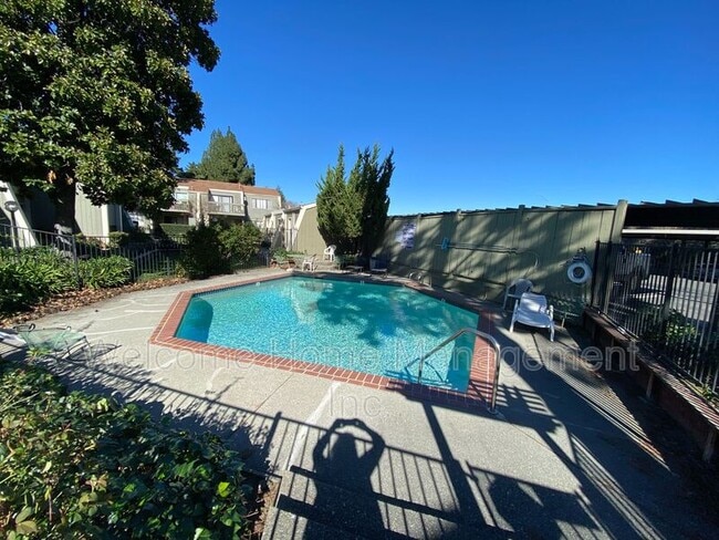 Building Photo - 1611 Alvarado Ave