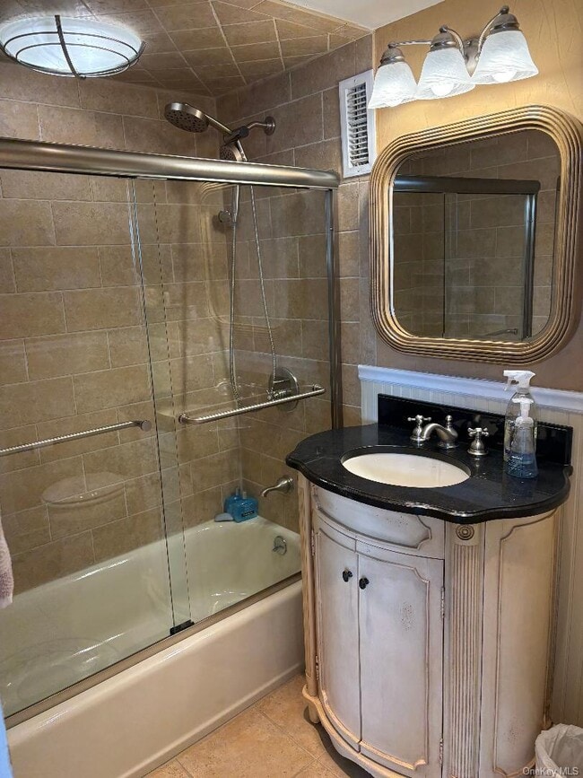 Building Photo - 750 W Broadway