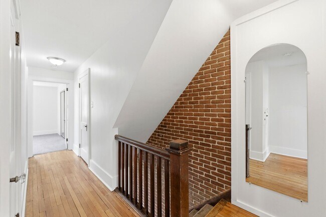 Building Photo - Beautiful, Newly Updated 3 Bedroom/1.5 Bath on quiet street near Pittsburgh's North side. AVAILAB...