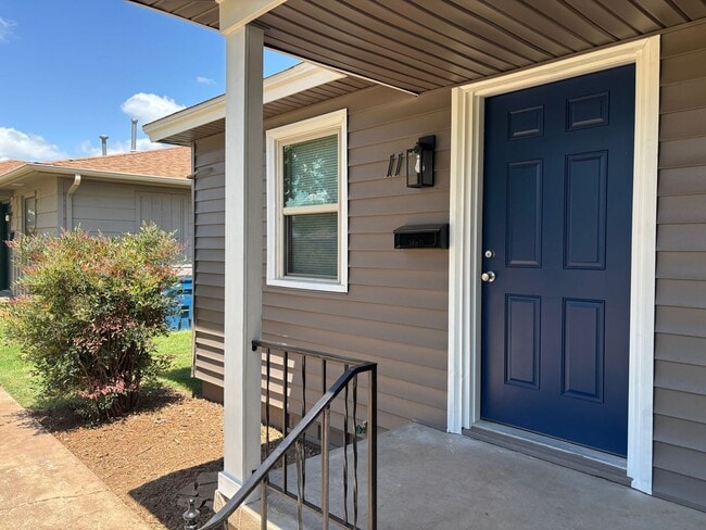 Building Photo - Remodeled luxury 1 bedroom, 1 bath house in Edmond, OK with stainless steel appliances