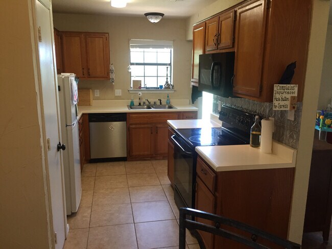 Building Photo - 3409 S Carolina Dr