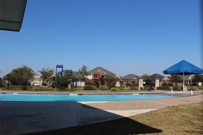 Building Photo - 2409 Avalon Trace Ln