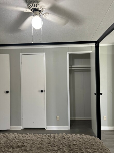 Building Photo - 4329 W Park Row Blvd