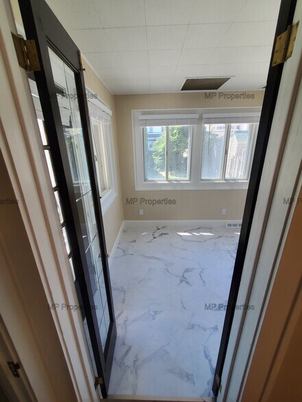 Building Photo - 1302 Hathaway Ave