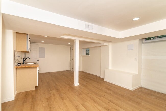 Building Photo - 1800 Lark Ln