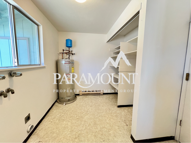 Building Photo - Charming 2-Bedroom Duplex with Garage!