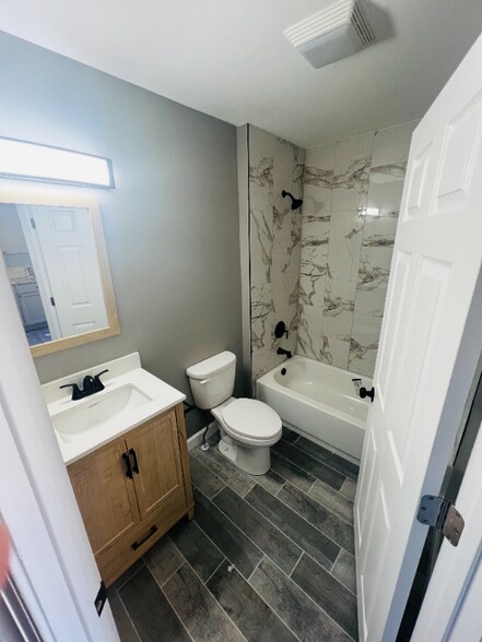 Building Photo - 820 N High St