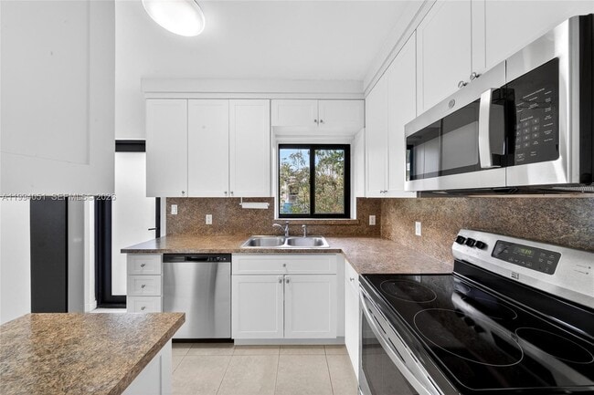 Building Photo - 3255 SW 60th Ave