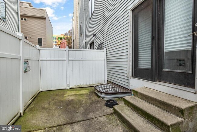 Building Photo - 2629 Cedar St