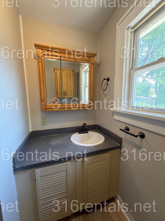Building Photo - Two bed one bath available NOW!