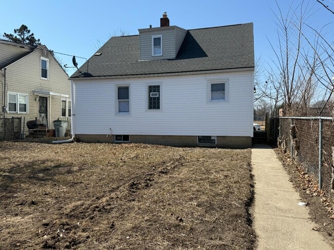 Building Photo - 4924 N 22nd St