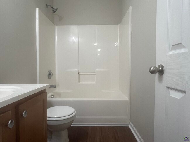 Building Photo - 401 Timberwind Dr