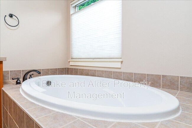 Building Photo - 7981 SW Kelso Ct