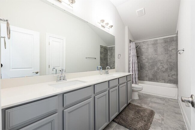 Building Photo - 2117 Prairie Oaks Dr