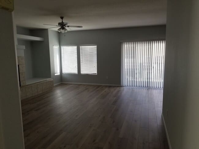 Building Photo - Townhome available in beautiful community