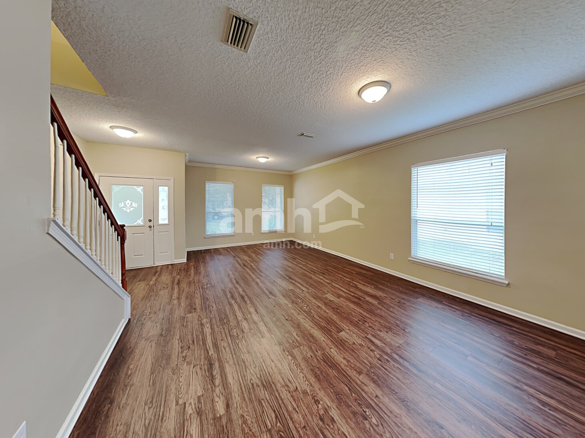 Building Photo - 456 Evergreen Way