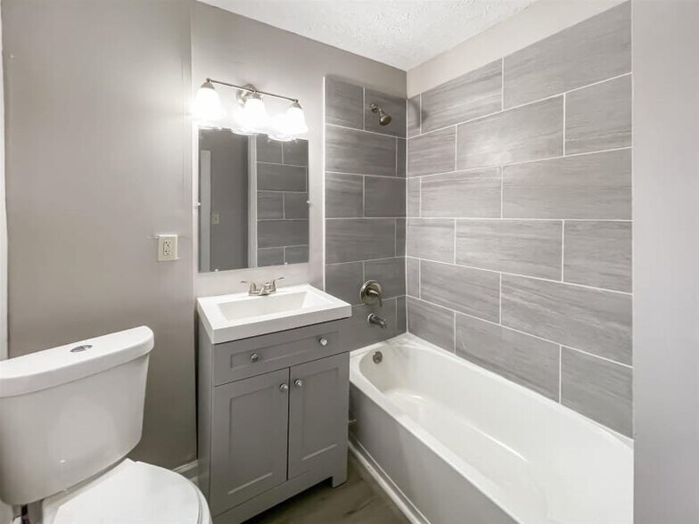 Building Photo - 196 N Burgess Ave