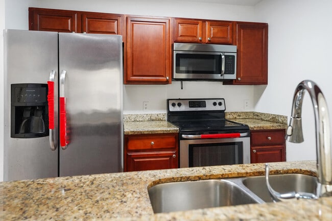 Building Photo - 5070 Elmhurst Rd