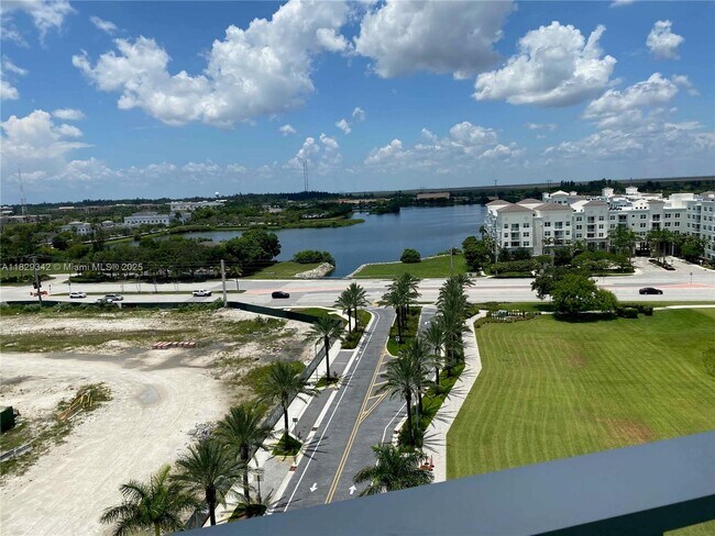 Building Photo - 2000 Metropica Wy