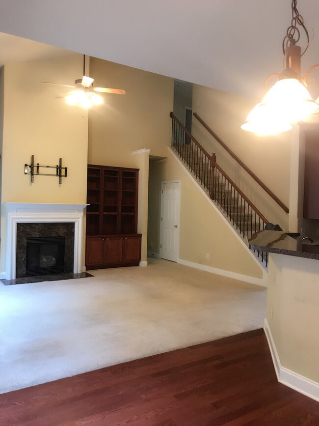 Building Photo - 535 Roland Manor Dr