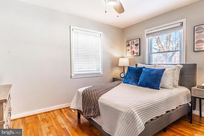 Building Photo - 2122 Arlington Terrace