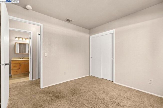 Building Photo - 9101 Newhall Dr