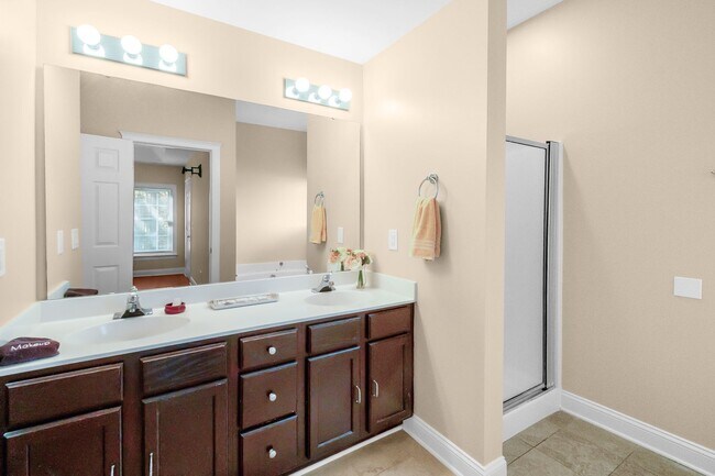 Building Photo - Charming 3 bed 2.5 bath Home in Huntersville!