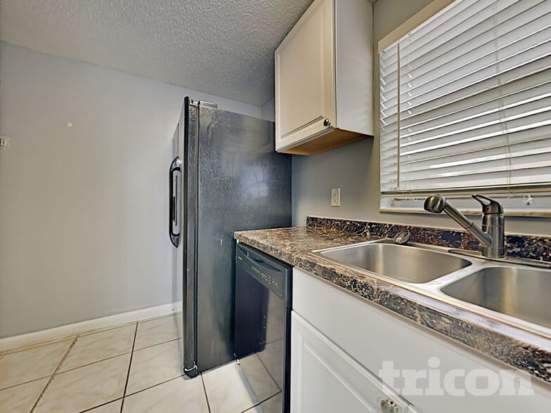 Building Photo - 8235 Donaldson Dr