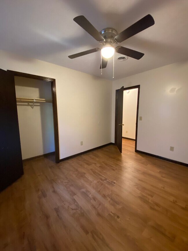 Building Photo - 113/115 St Andrews Ct